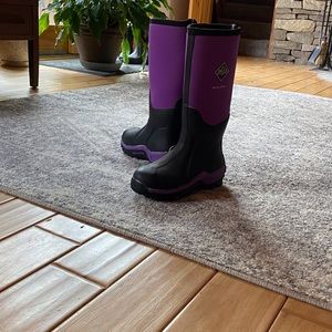 Muck boots, size 6,women’s